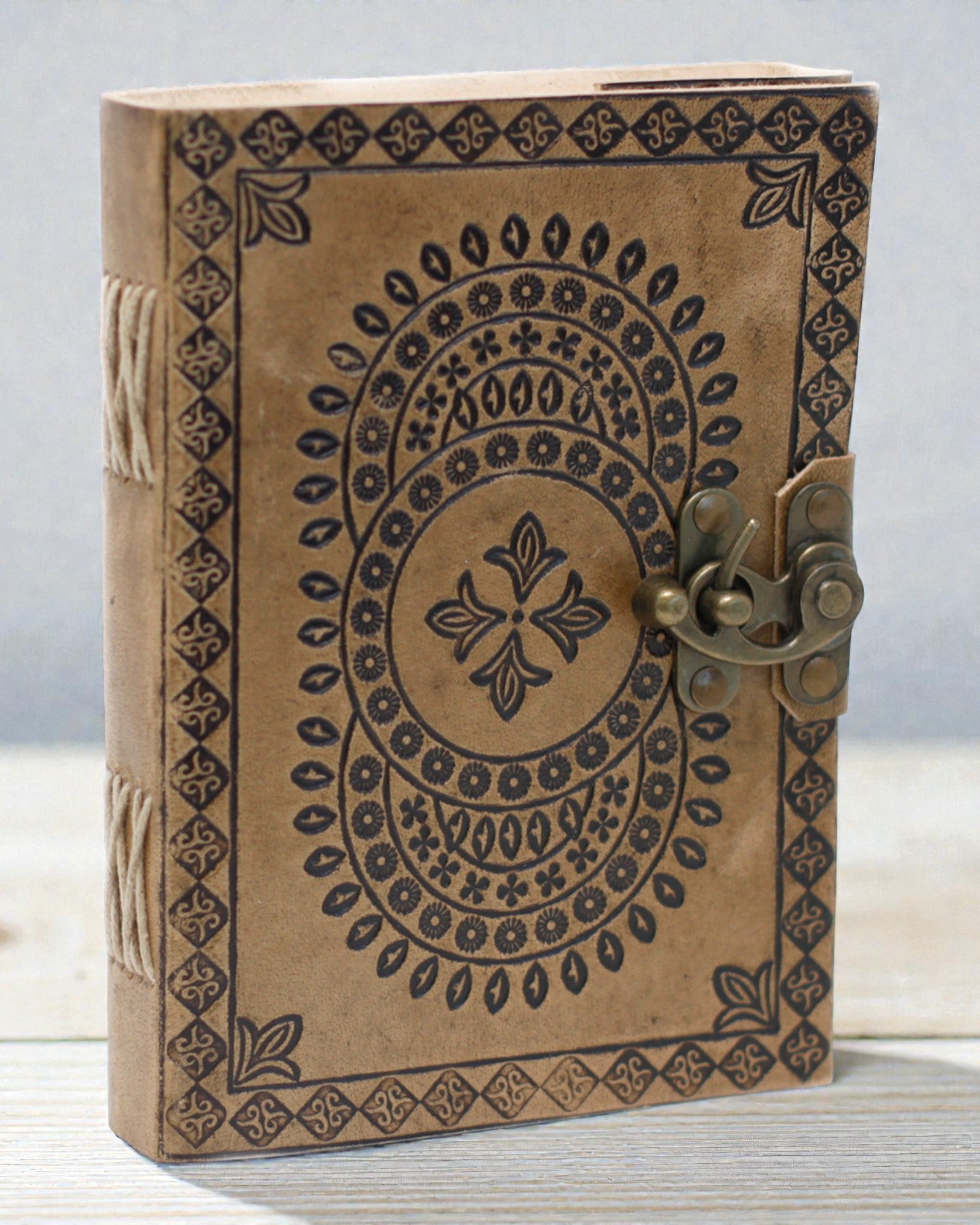 Mandala Harmonie – leren notitieboek met mandala in reliëf