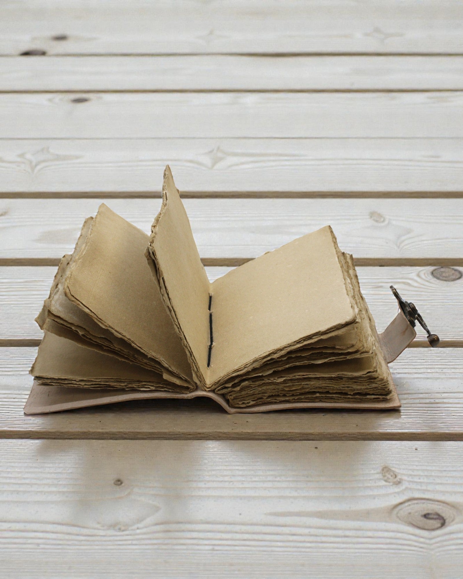 Leren notitieboek Vlinder van inspiratie – Verberg je vleugels nooit – 13 × 18 cm