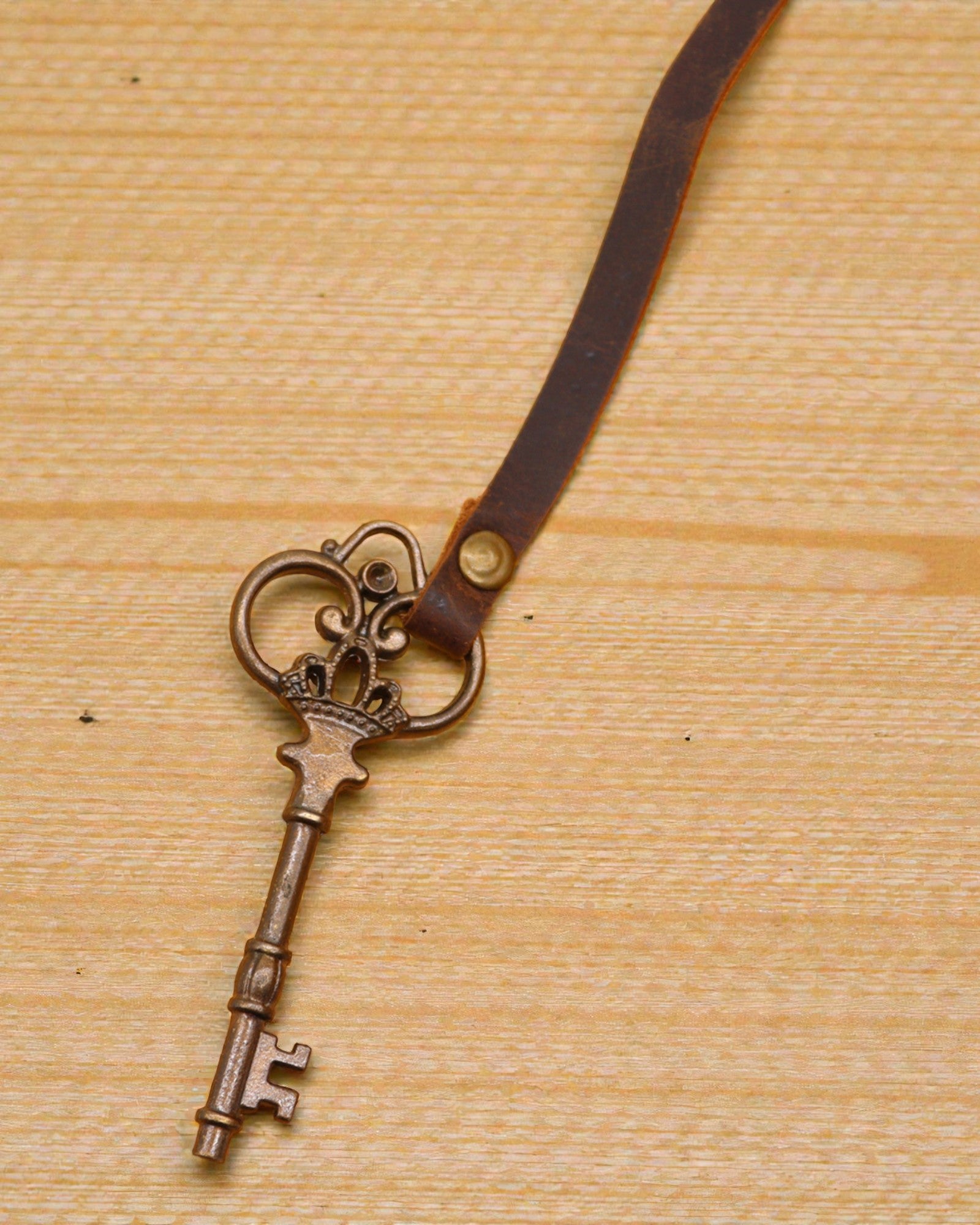 Notitieboek van geolied leer met sleutel voor geheimen – Dagboek in oude stijl 13 × 18 cm