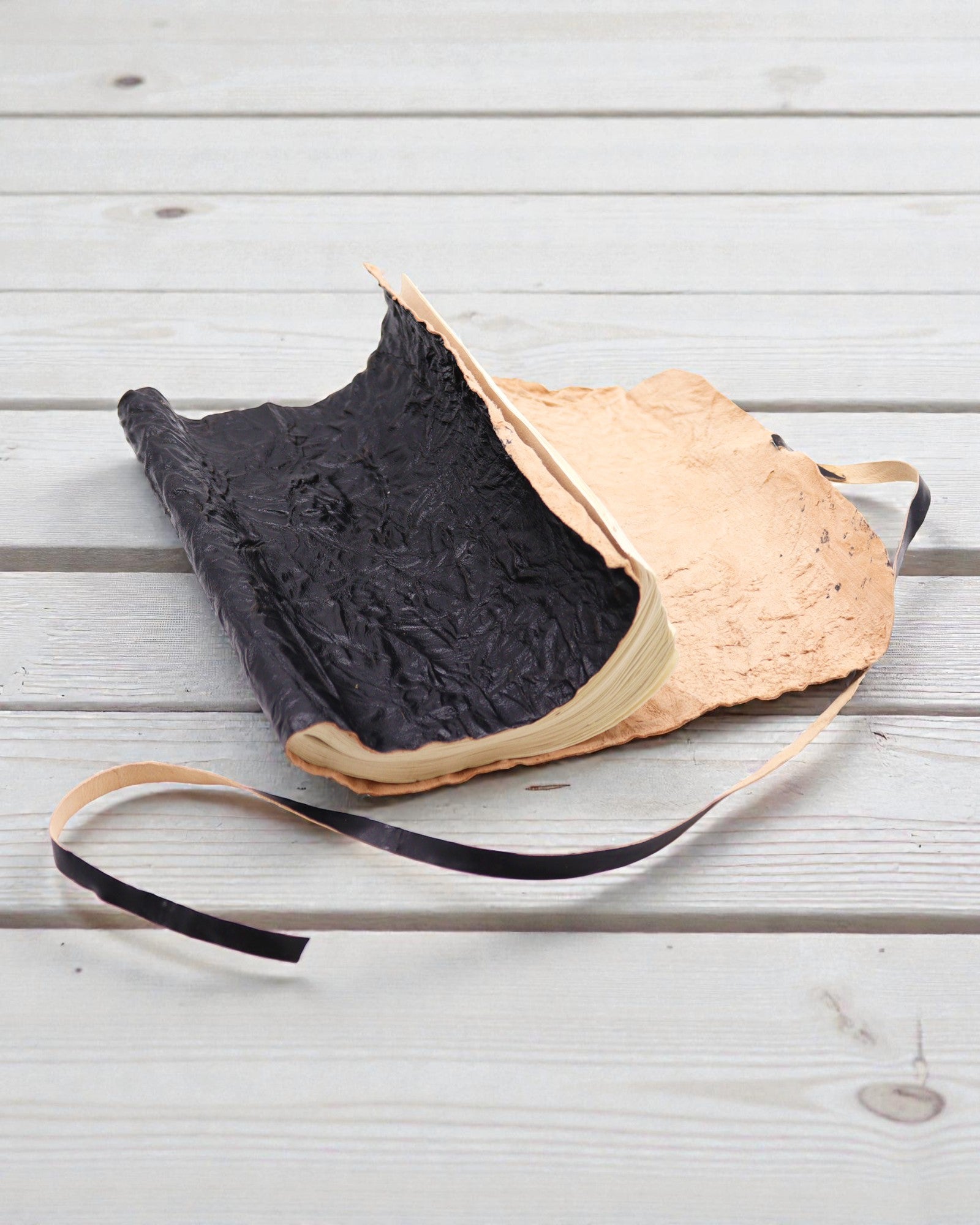 Oprolbaar Leren Reisnotitieboek Nomade Zwart – 21 × 15 cm