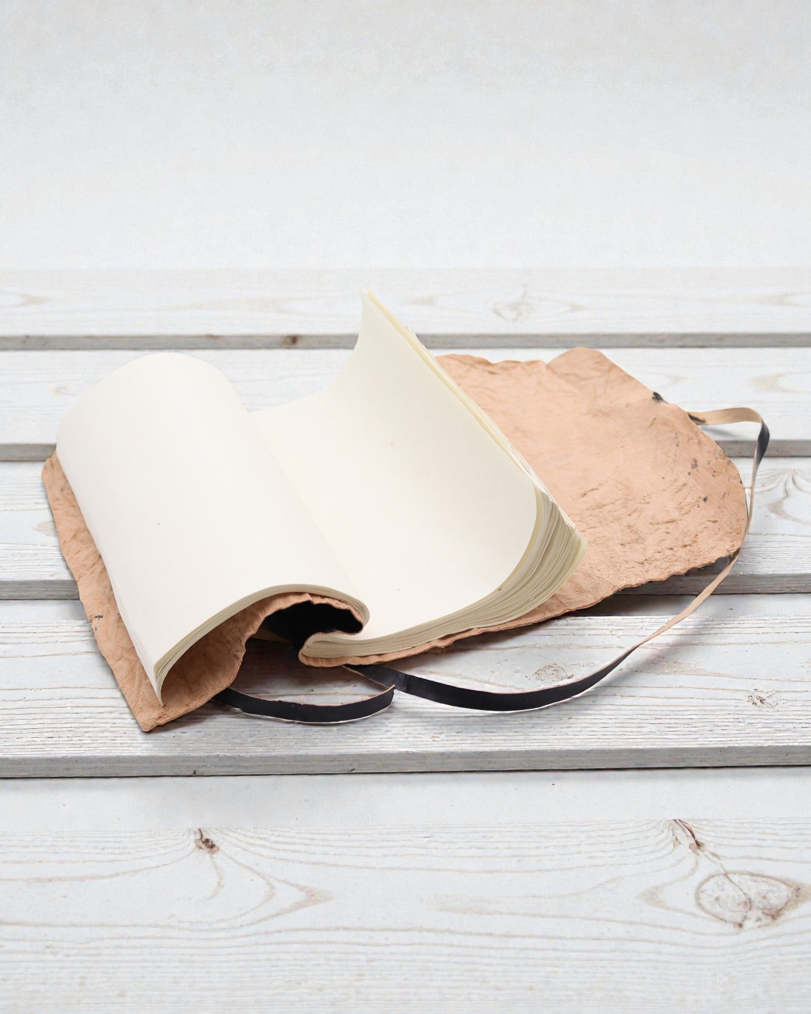 Oprolbaar Leren Reisnotitieboek Nomade Zwart – 21 × 15 cm