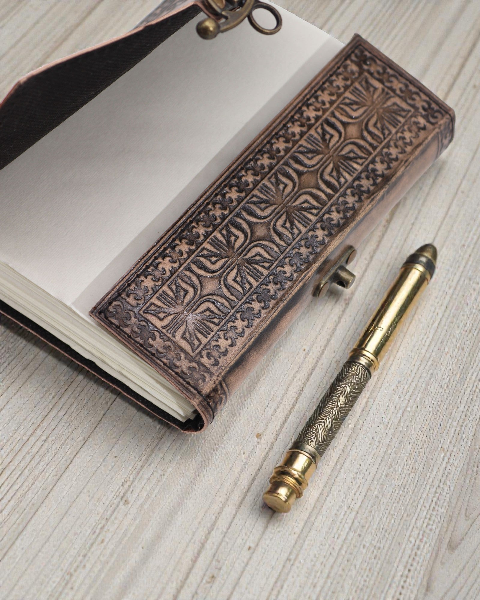 Leren notitieboek Lotusmandala Kalmte – esoterisch dagboek 17,5 × 12,5 cm