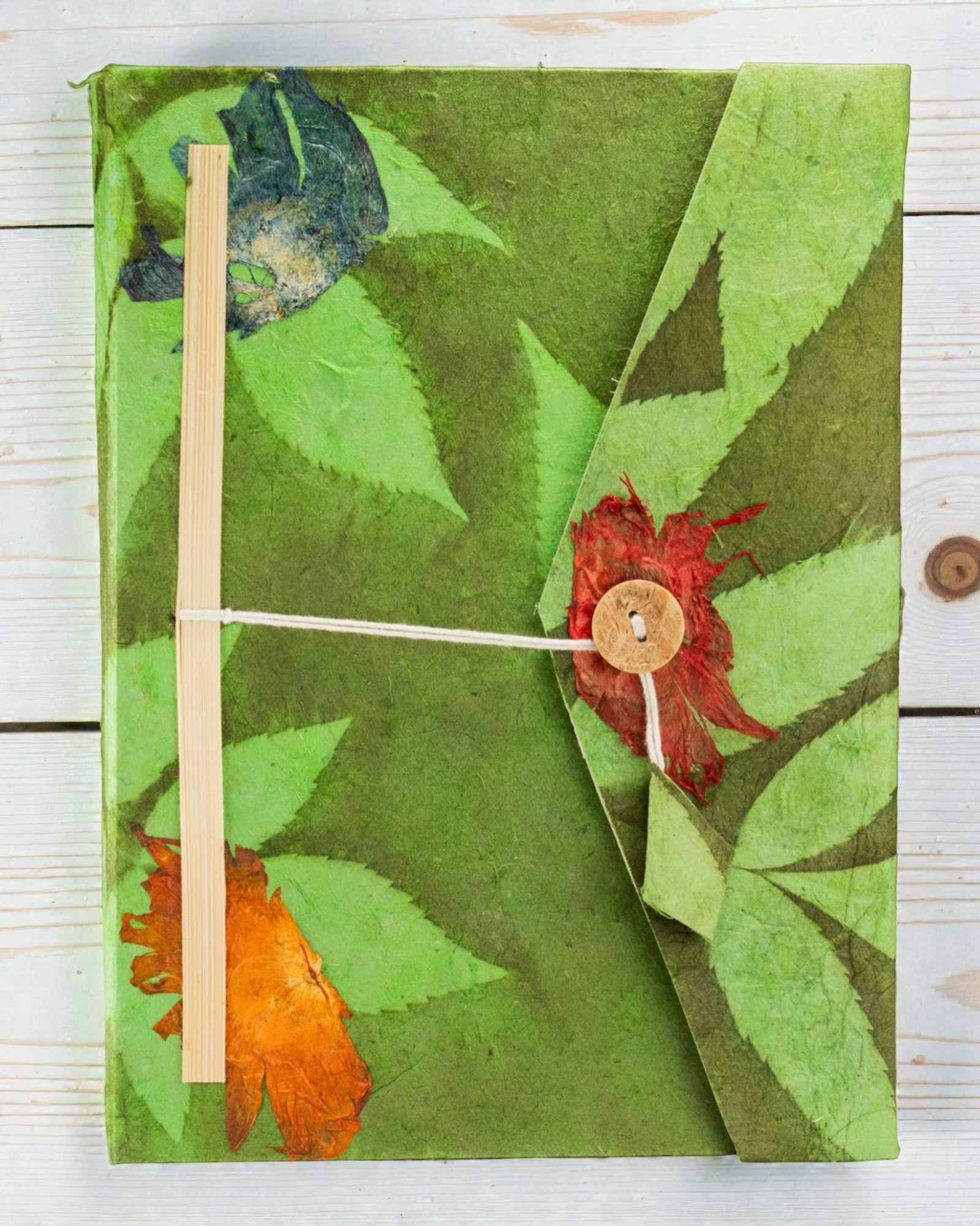 Groot Lokta-notitieboek Gedurfde bloemen – Bosgroen (45 bladen, 21 x 15 cm)