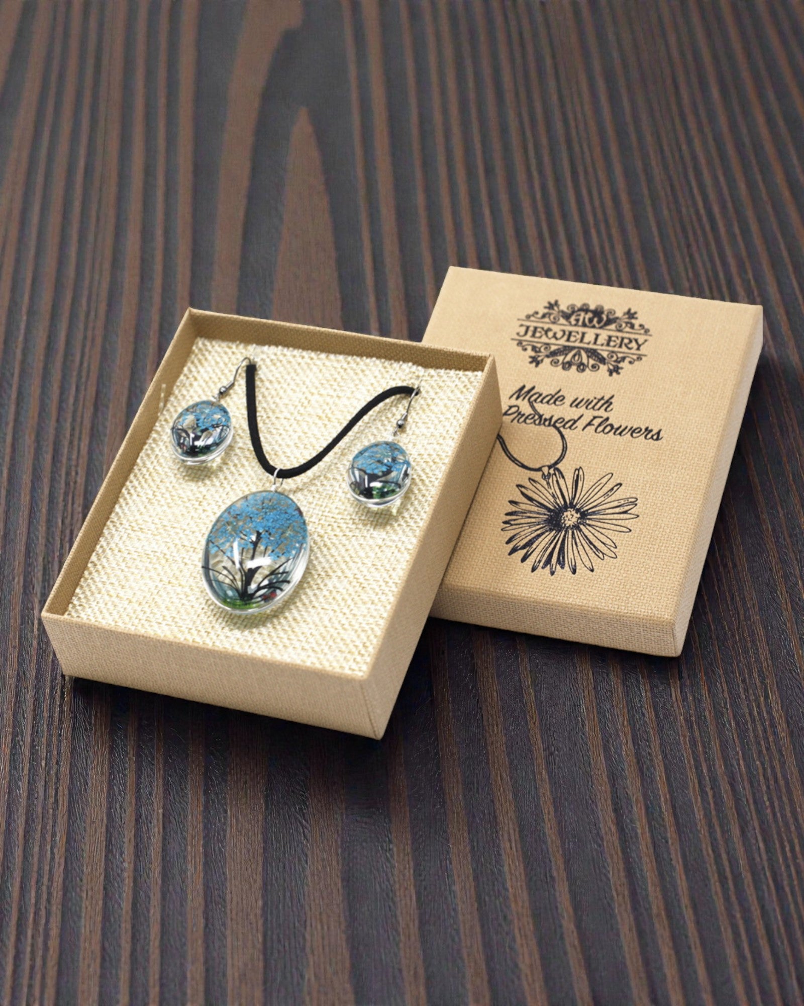 Zeebries – Blauwgroene sieradenset met gedroogde bloemen Levensboom