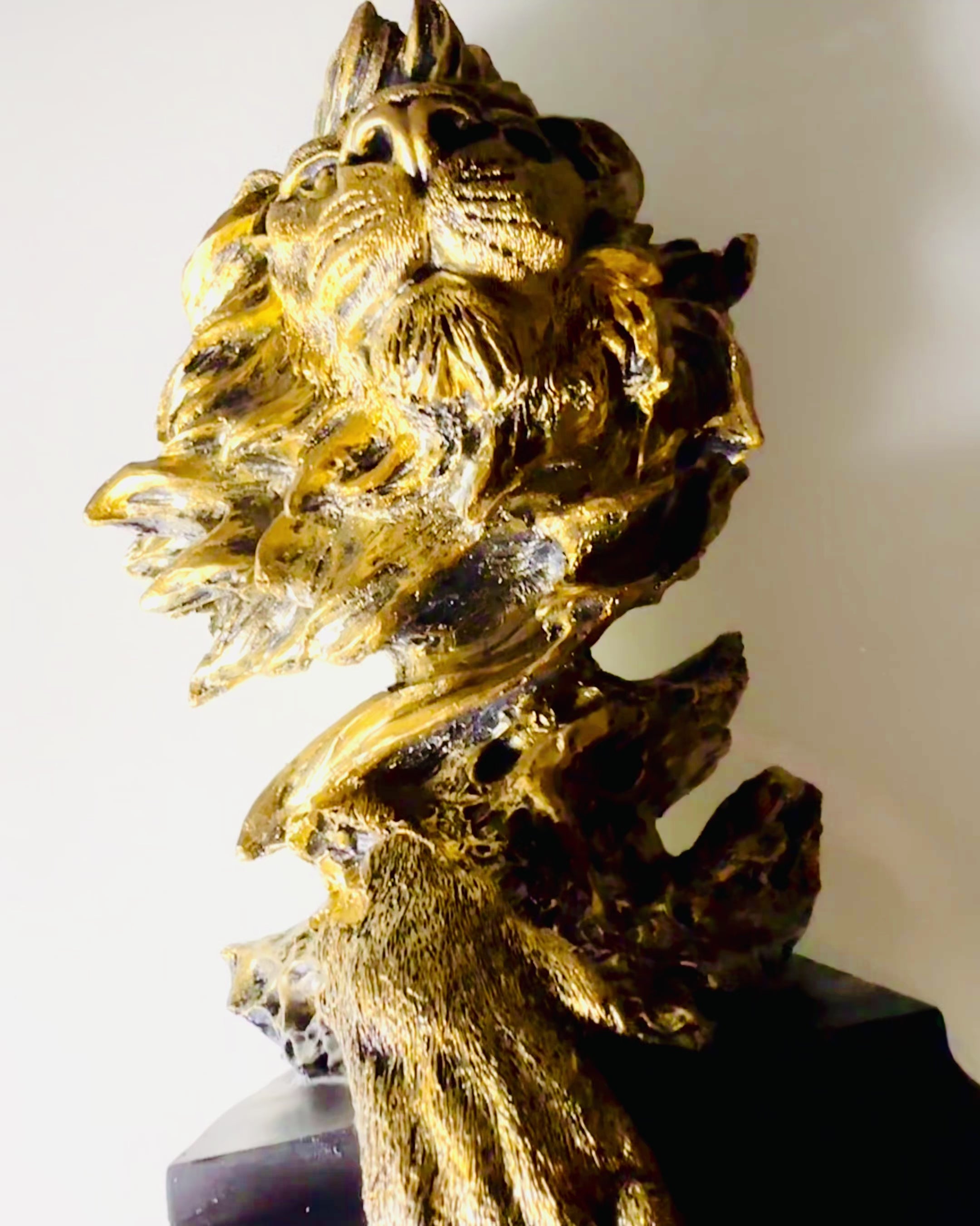 Koninklijke Leeuw - Majestueus Decoratief Beeld met Gravure-optie, 2 Kleuropties Beschikbaar, als Geschenk