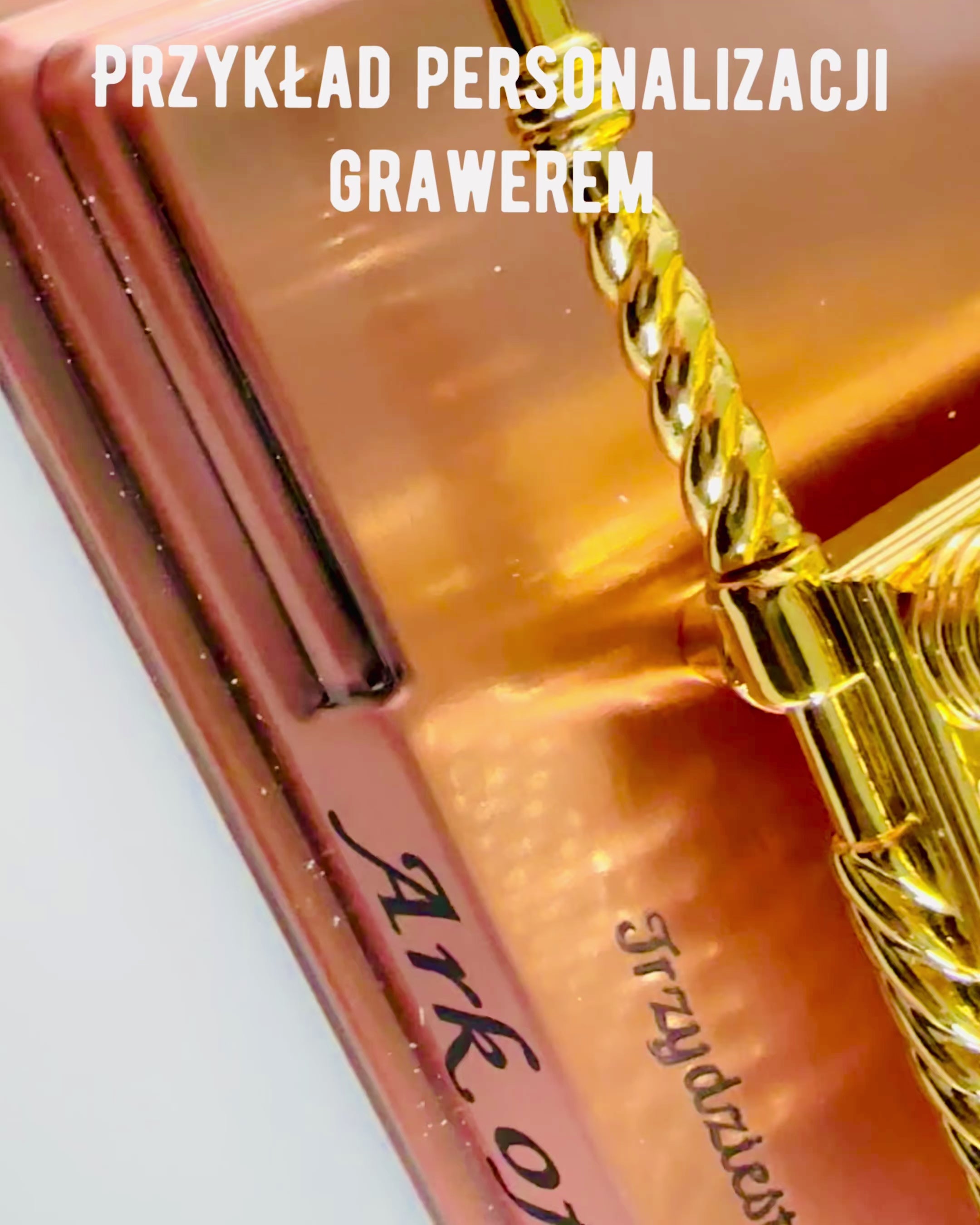 Majestueuze Miniatuur van de Ark des Verbonds in Gouden Omkadering 11,2 x 5,8 x 7,3 cm - Exclusieve ark, Decoratie in Gouden Uitvoering