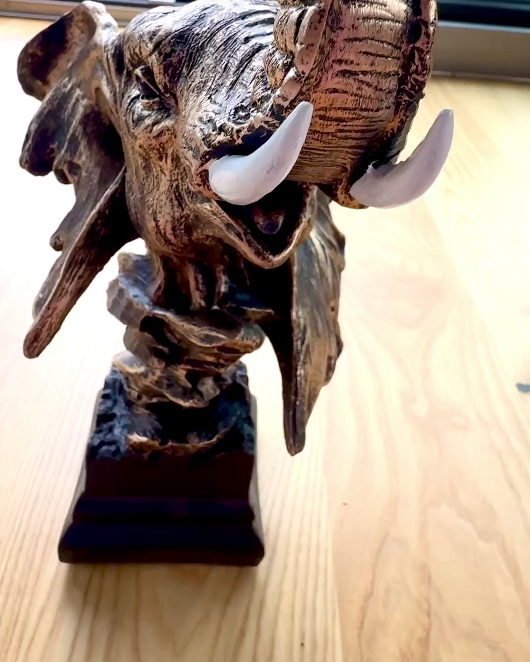 Decoratief Beeldje "Trots van de Savanne" – Olifantenhoofd Beeldje met graveermogelijkheid, als cadeau