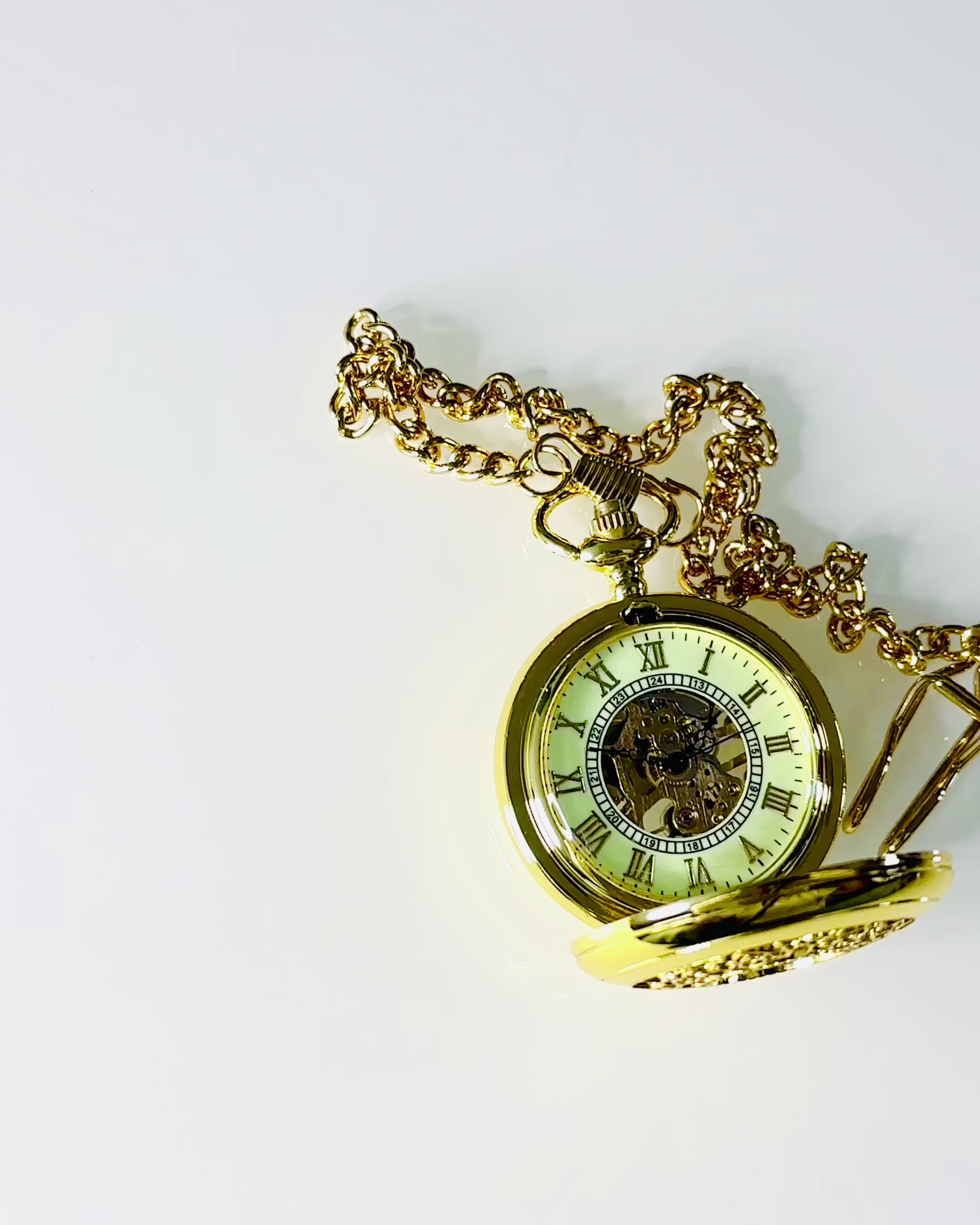 Retro Gesneden Zakhorloge met Handopwindbaar Mechanisme, Gouden kleur met Romeinse Schaal en Lichtgevende Wijzerplaat, Vintage Stijl