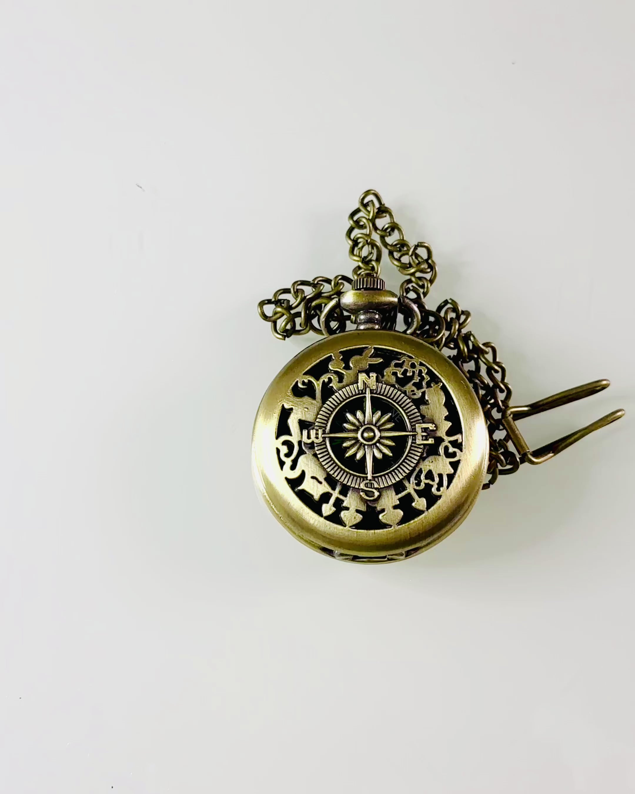 Antieke Brons-gouden Zakkompas met Opengewerkt Patroon – Perfect voor Ontdekkingsreizigers en Retro-liefhebbers. Personalisatie met Gravure