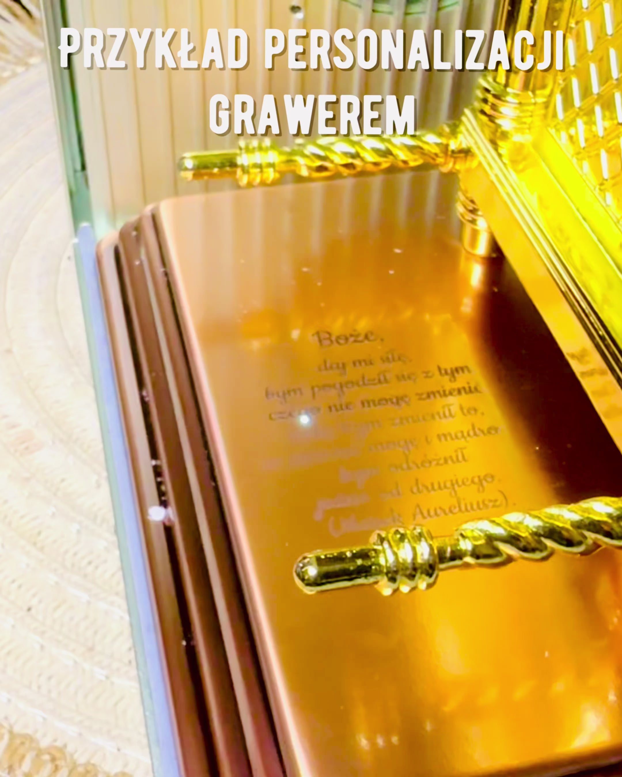 Majestueuze Miniatuur van de Ark des Verbonds in Gouden Omkadering 11,2 x 5,8 x 7,3 cm - Exclusieve ark, Decoratie in Gouden Uitvoering