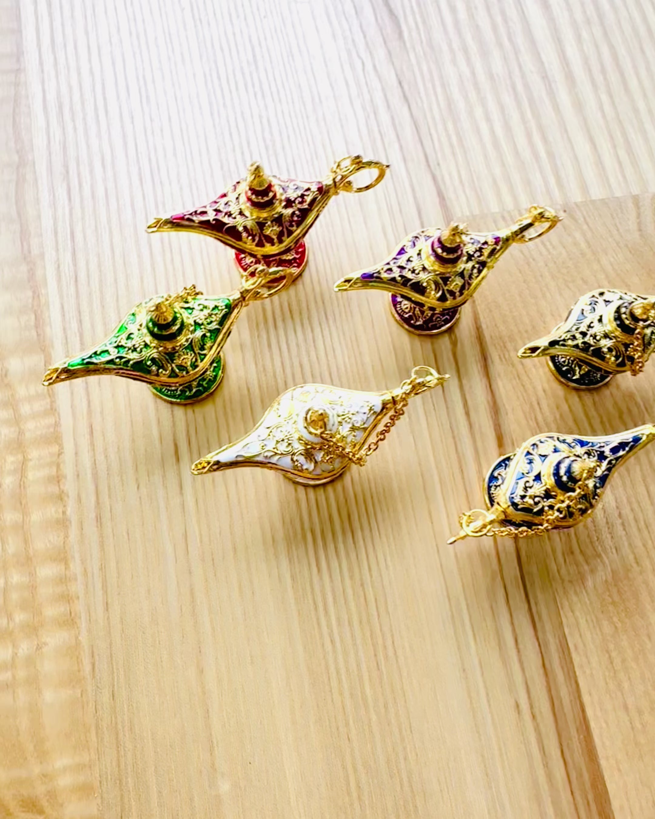 Kleine 4 cm Magische Lamp van Aladdin, sleutelhanger, 6 kleuropties - Betoverde Herinneringen, personalisatie met gravure