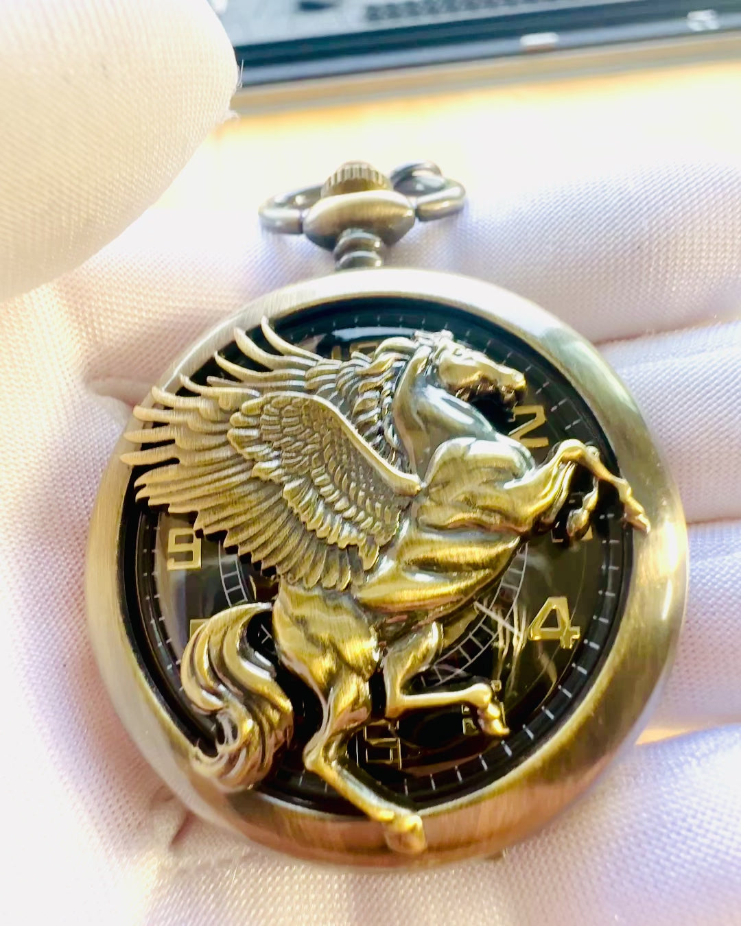 Zakhorloge "Equus Tempus" - Kleur: Koper, met Paardenmotief, mogelijkheid tot personalisatie met gravure