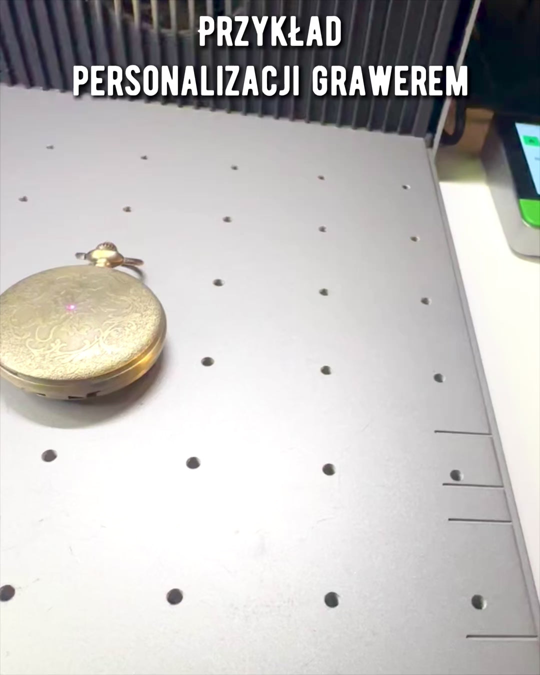 Vintage Stijl Navigatiekompas met Opengewerkt Patroon – bruin-gouden kleur