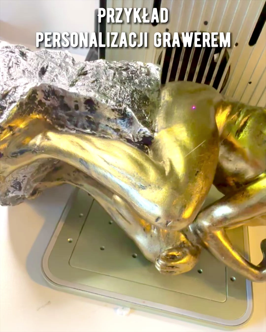 Gouden Denker - Beeldje van hars, personalisatie met gravure
