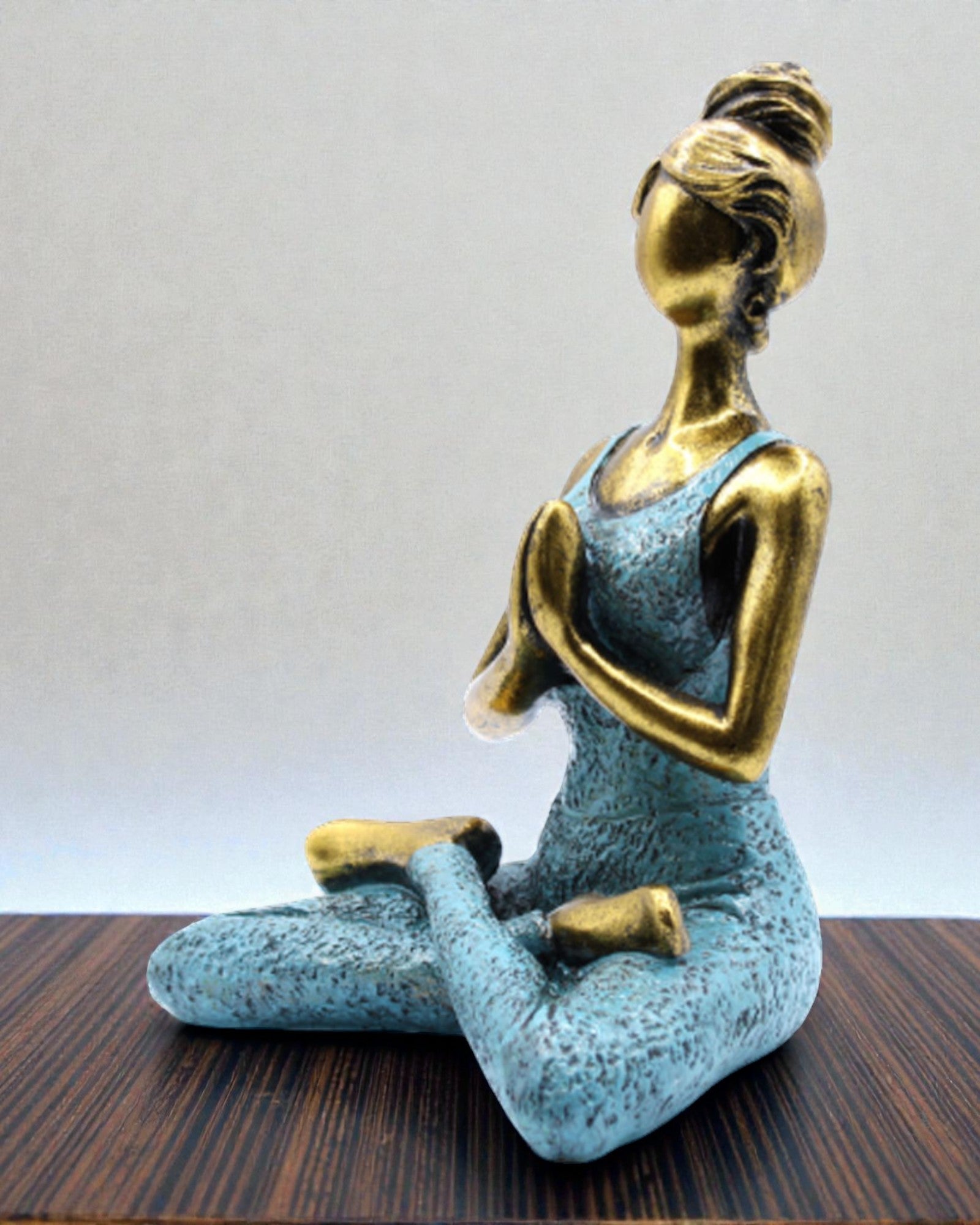 Vrouwenbeeldje 24 cm – Yoga goud-turkooise energie
