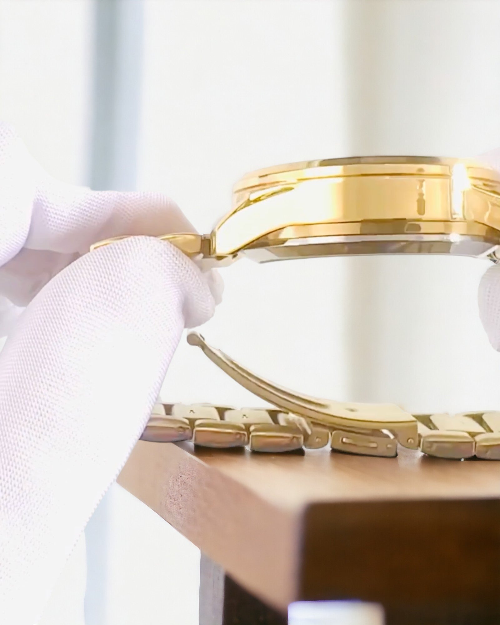 Heren Sporthorloge met Dubbelzijdig, Transparant Kwartsmechanisme en Aluminium Armband – Ideaal als Cadeau. Personalisatie met Gravure