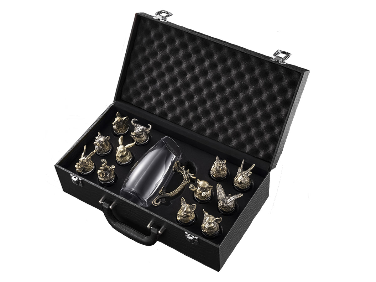 Set van 12 borrelglaasjes 25ml + kan 250ml met mogelijkheid tot personalisatie met gravure