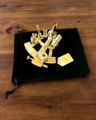 Artistieke sextant in gouden kleur - mogelijkheid tot personalisatie met gravure