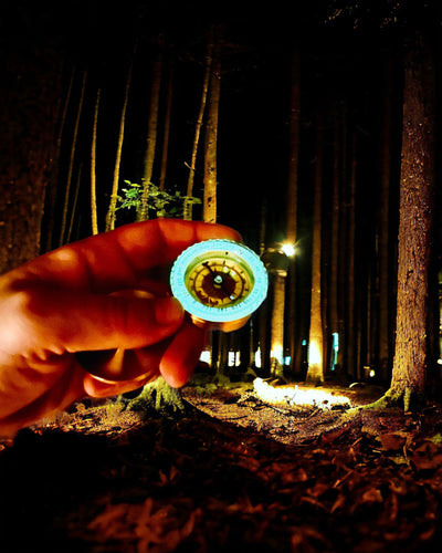 Waterdichte Messing Kompas met Gloei-effect - Onmisbaar voor Wandelen en Kamperen, personalisatie met gravure