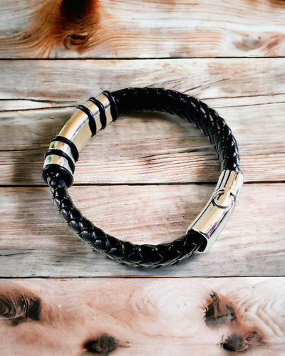 Modieuze Hip Hop Armband voor Mannen met Gepersonaliseerde Gravure en Magnetische Sluiting – Kies Stijl met Zilveren of Gouden Accenten, 22cm PU Leer