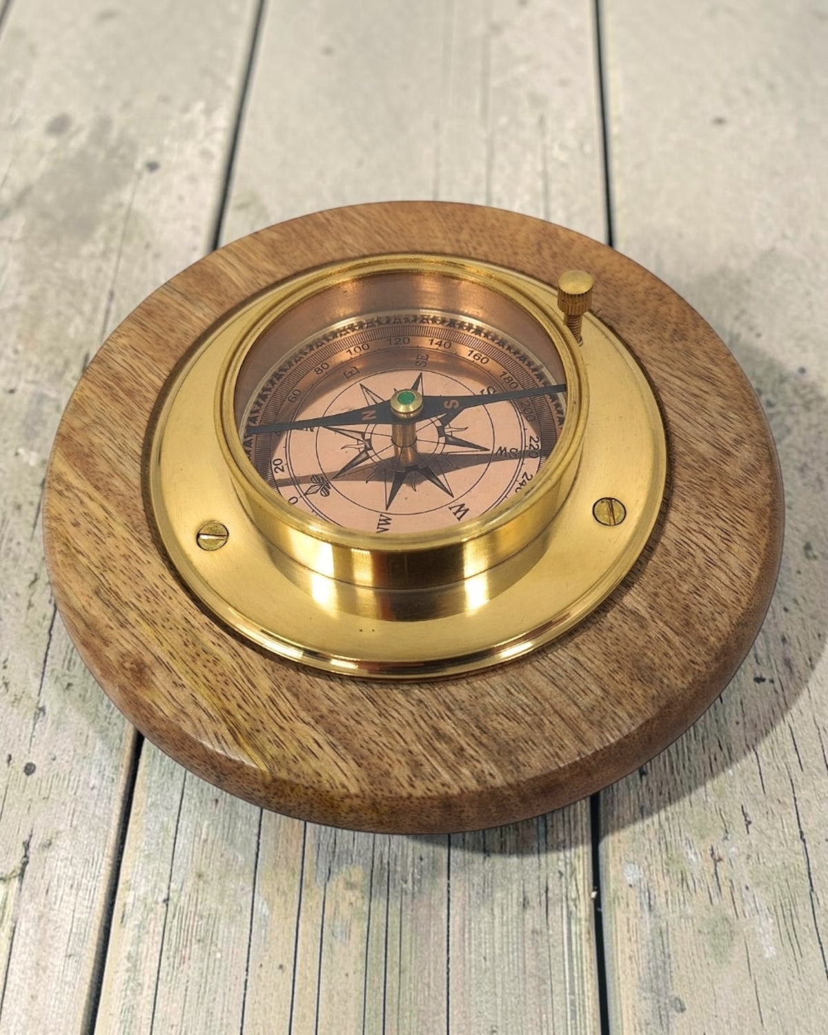 Elegant decoratief kompas met messing afwerking, gepersonaliseerde gravure, 15 cm, ideaal als cadeau voor reisliefhebbers, gemaakt van hout en glas