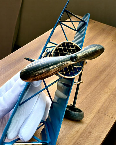 Metalen modelvliegtuig Blue Baron – retro, als cadeau, met graveeroptie