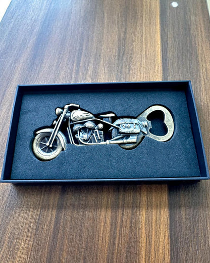 Flesopener in de vorm van een motorfiets - personalisatie met gravure als cadeau