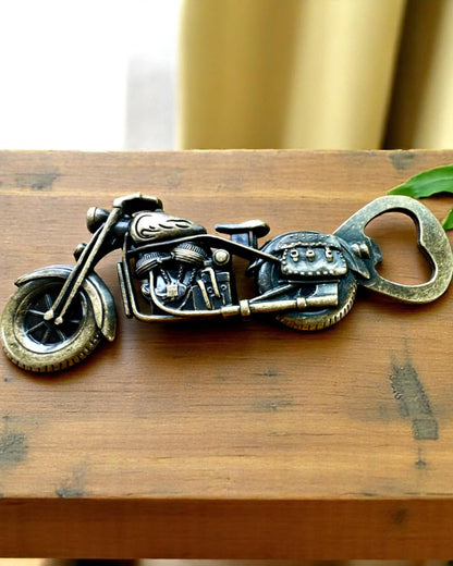 Flesopener in de vorm van een motorfiets - personalisatie met gravure als cadeau