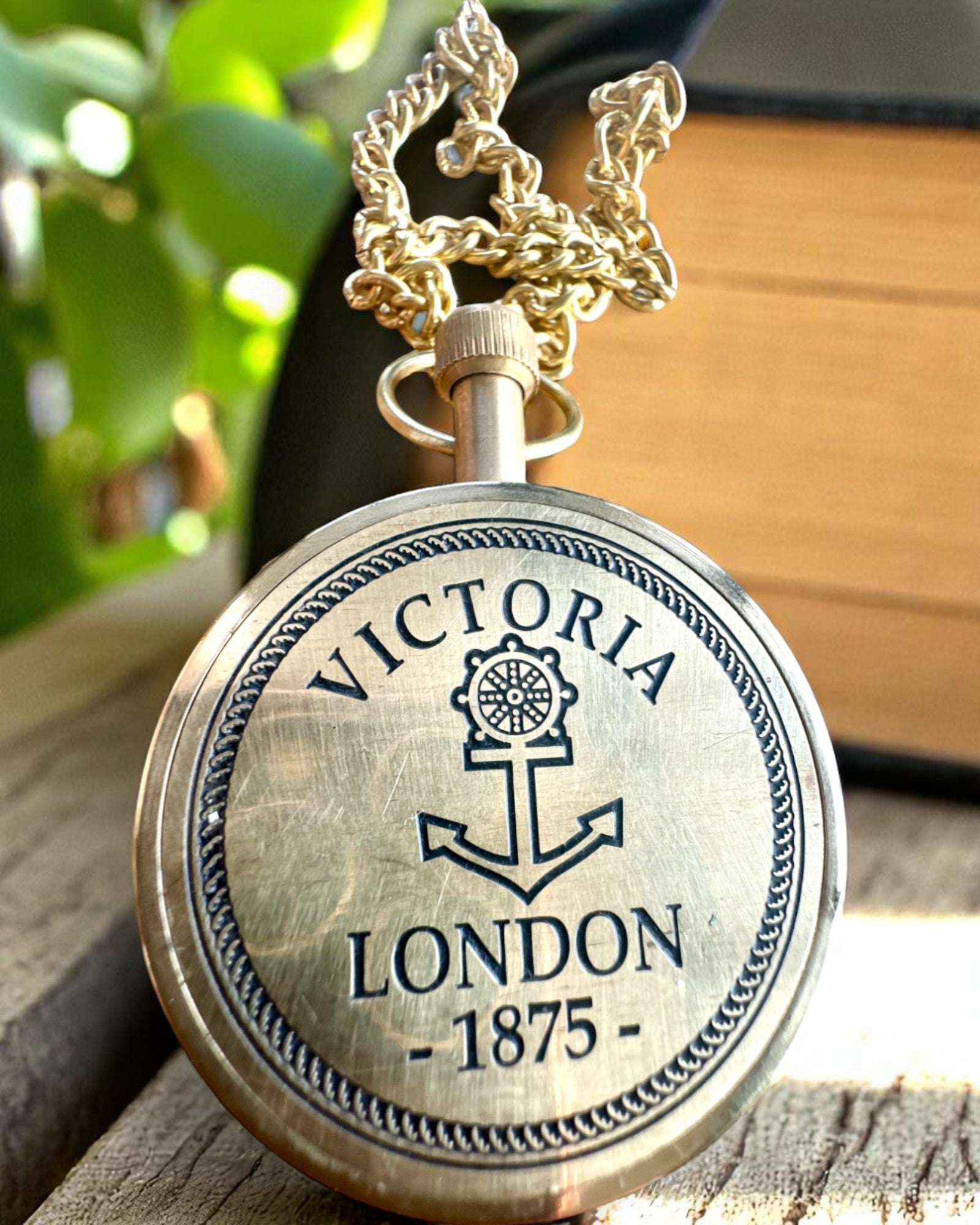 Zakhorloge "Victoria Crown" – Messing, Handgemaakt in India, 5 cm breed, Japans mechanisme, mogelijkheid tot personalisatie met gravure als cadeau