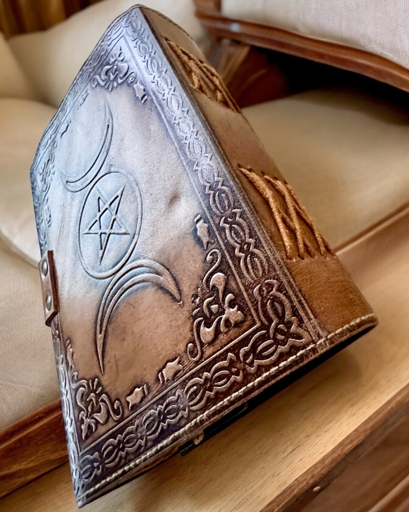 Premium Dagboek, Antiek ontwerp, Leren Notitieboek "Magische Kroniek" 200 pagina's, 2 varianten beschikbaar, personalisatie met gravure