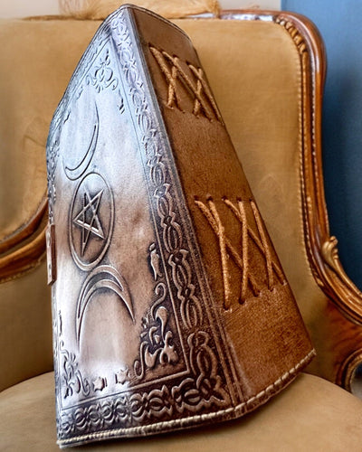 Premium Dagboek, Antiek ontwerp, Leren Notitieboek "Magische Kroniek" 200 pagina's, 2 varianten beschikbaar, personalisatie met gravure