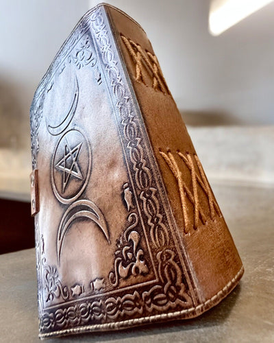 Premium Dagboek, Antiek ontwerp, Leren Notitieboek "Magische Kroniek" 200 pagina's, 2 varianten beschikbaar, personalisatie met gravure