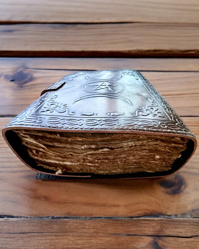 Premium Dagboek, Antiek ontwerp, Leren Notitieboek "Magische Kroniek" 200 pagina's, 2 varianten beschikbaar, personalisatie met gravure