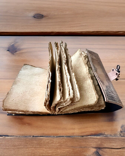 Premium Dagboek, Antiek ontwerp, Leren Notitieboek "Magische Kroniek" 200 pagina's, 2 varianten beschikbaar, personalisatie met gravure