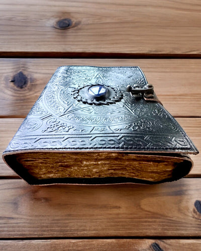 Premium Dagboek, Antiek ontwerp, Leren Notitieboek "Magische Kroniek" 200 pagina's, 2 varianten beschikbaar, personalisatie met gravure