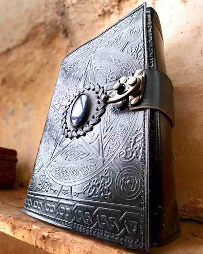 Premium Dagboek, Antiek ontwerp, Leren Notitieboek "Magische Kroniek" 200 pagina's, 2 varianten beschikbaar, personalisatie met gravure