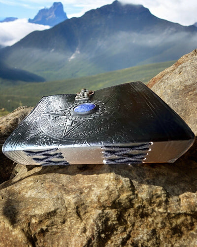 Premium Dagboek, Antiek ontwerp, Leren Notitieboek "Magische Kroniek" 200 pagina's, 2 varianten beschikbaar, personalisatie met gravure