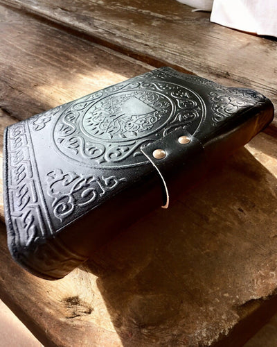 Premium Dagboek, Antiek ontwerp, Leren Notitieboek "Magische Kroniek" 200 pagina's, 2 varianten beschikbaar, personalisatie met gravure