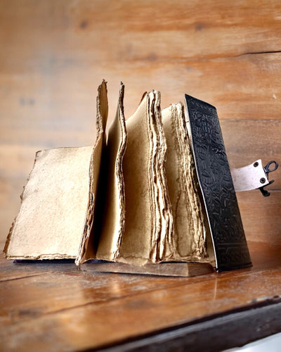 Premium Dagboek, Antiek ontwerp, Leren Notitieboek "Magische Kroniek" 200 pagina's, 2 varianten beschikbaar, personalisatie met gravure