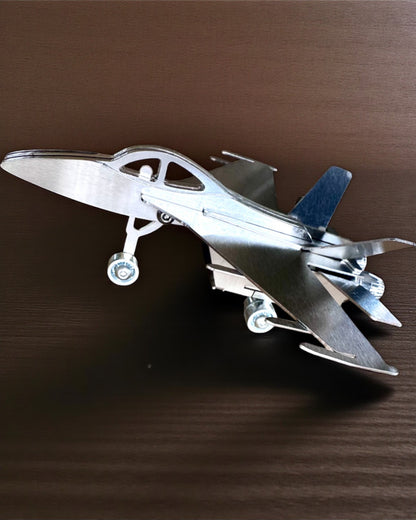 Metalen Model Jachtvliegtuig "SkyRaptor" – roestvrij staal, gepersonaliseerde gravure als cadeau