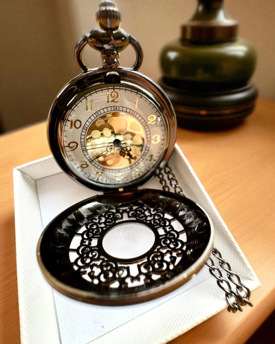 Zwarte Zakhorloge „Midnight Elegance”, personalisatie als cadeau met gravure