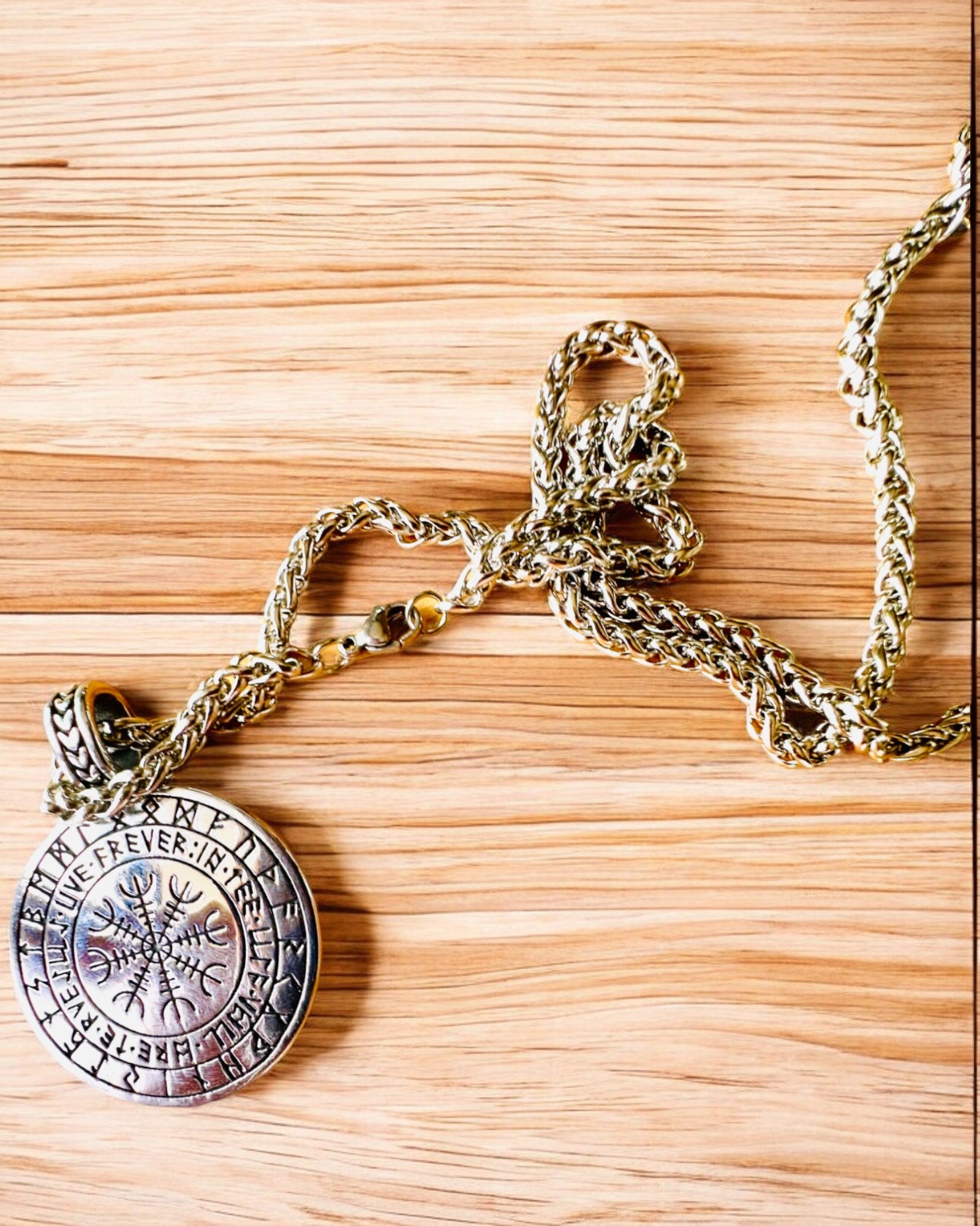 Ketting "Levensboom" van roestvrij staal met personalisatie, met het symbool Aegishjalmur, (Helm van Ontzag)