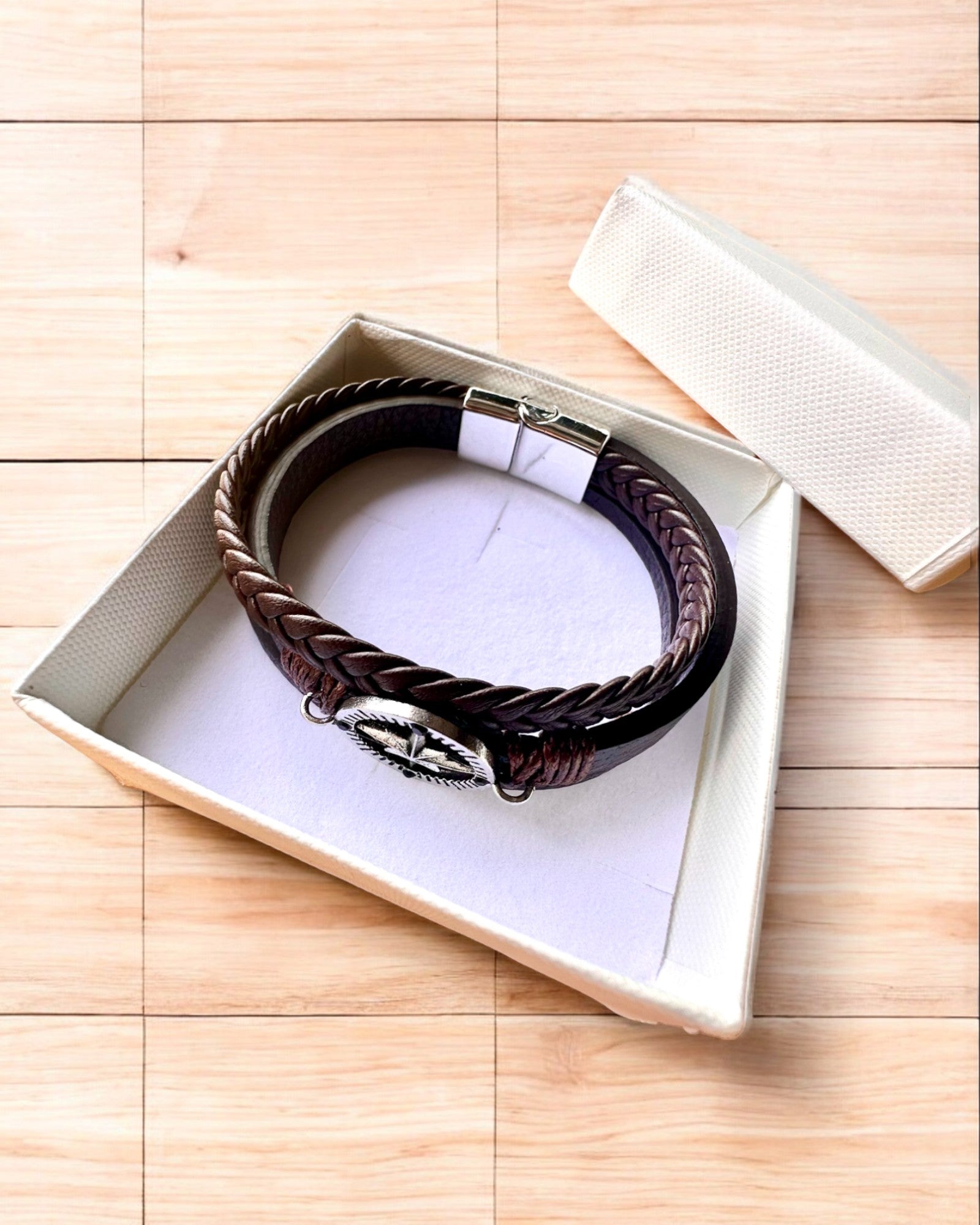 Armband "Compass Adventure" - mogelijkheid tot personalisatie met gravure als cadeau, 2 kleuropties om uit te kiezen