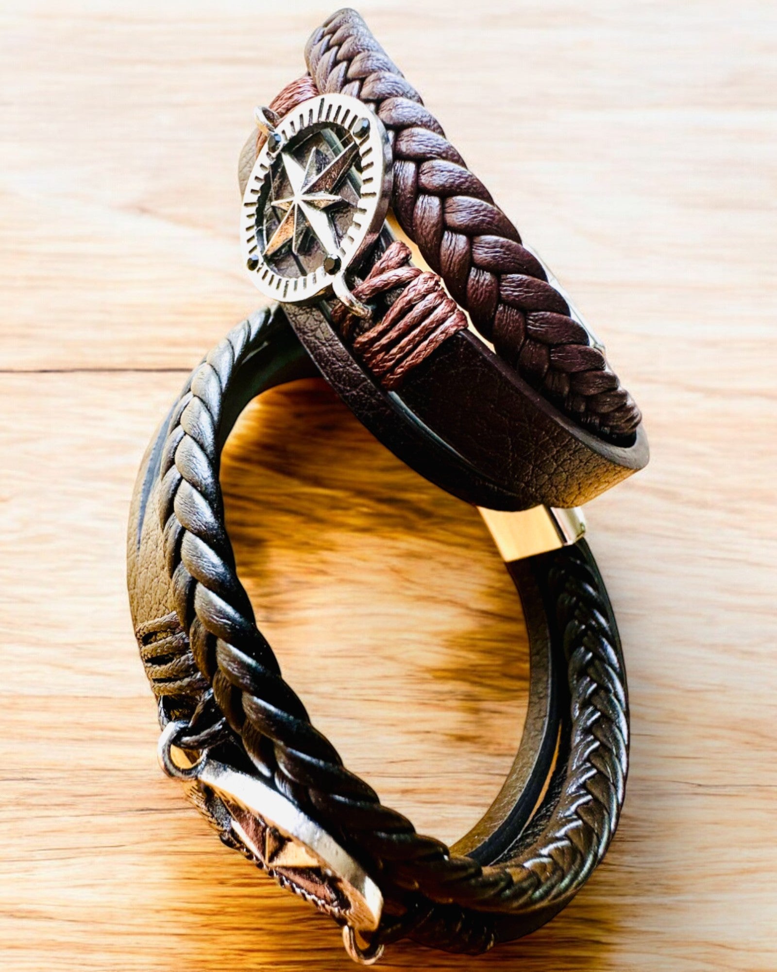 Armband "Compass Adventure" - mogelijkheid tot personalisatie met gravure als cadeau, 2 kleuropties om uit te kiezen