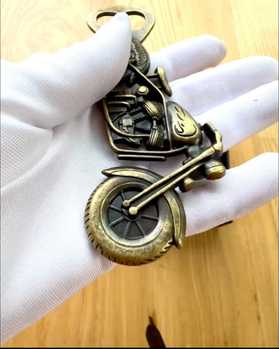 Flesopener in de vorm van een motorfiets - personalisatie met gravure als cadeau
