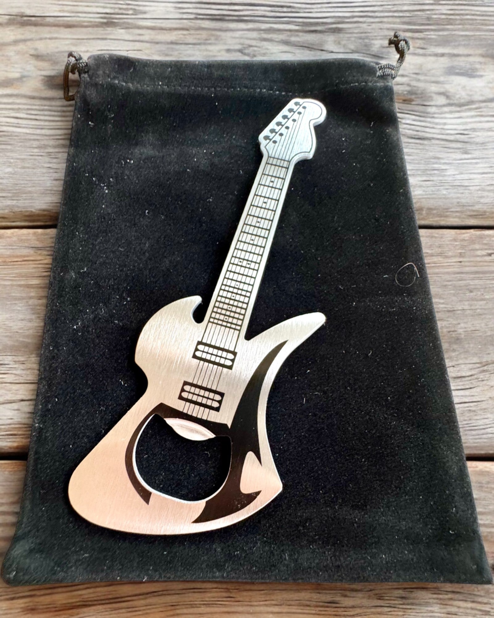 Flesopener Gitaar Rock'n'Open, 2 varianten, personalisatie met gravure als cadeau