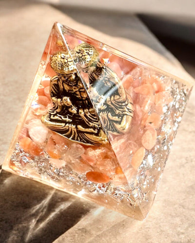 Piramide "Meditatie van Rust" met Edelstenen