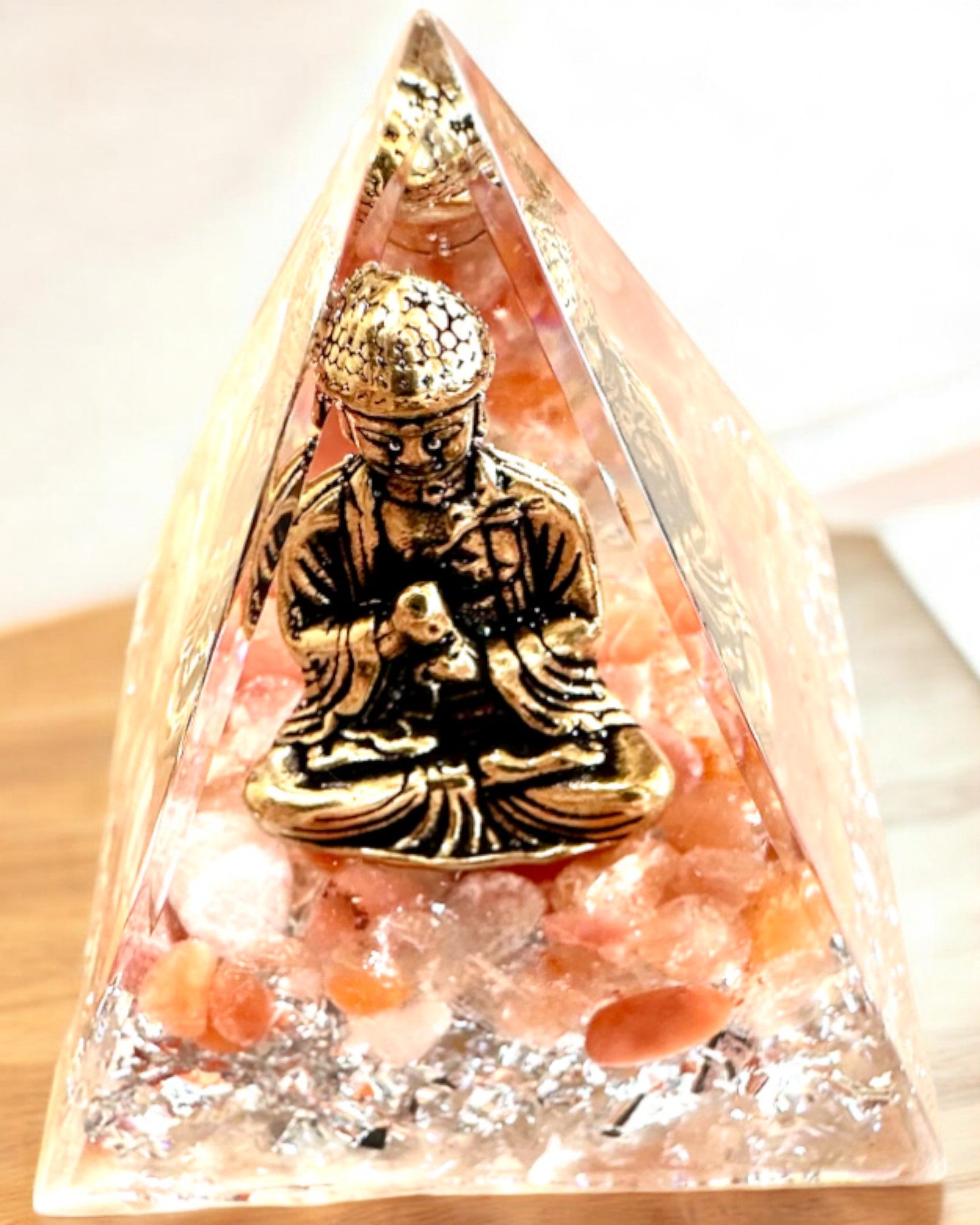 Piramide "Meditatie van Rust" met Edelstenen