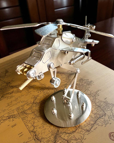 Metalen Model Helikopter „SkyRider” – Verstelbare Bureaustandaard met gepersonaliseerde gravure als cadeau