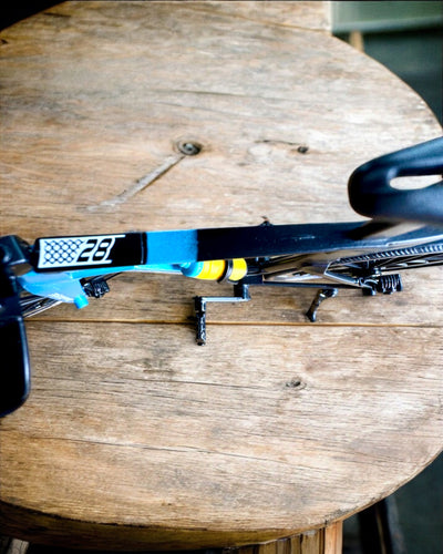 Miniatuurmodel van een triatlonfiets "SpeedStorm 1.2" personalisatie met gravure als cadeau